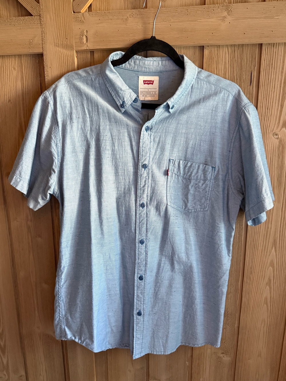 Levi's Men's Light Blue Short Sleeve Button-Down Shirt with Chest Pocket
